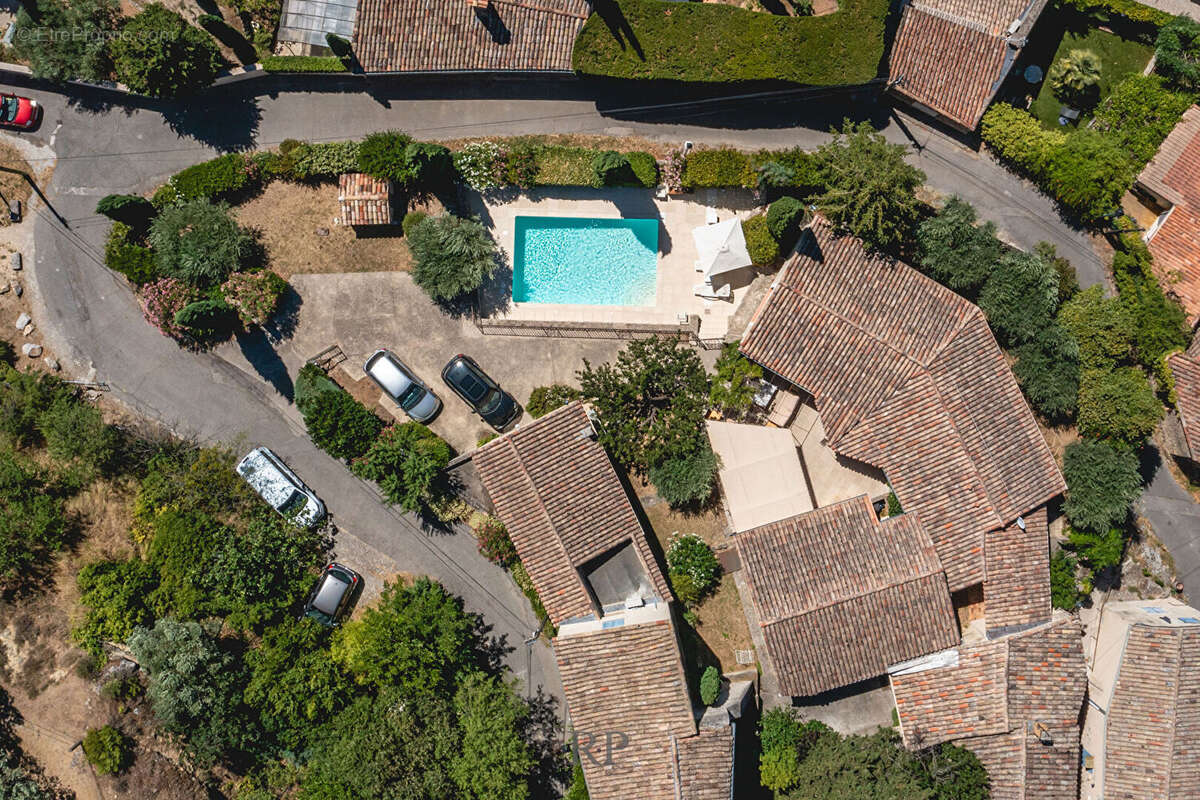 Maison à CUCURON