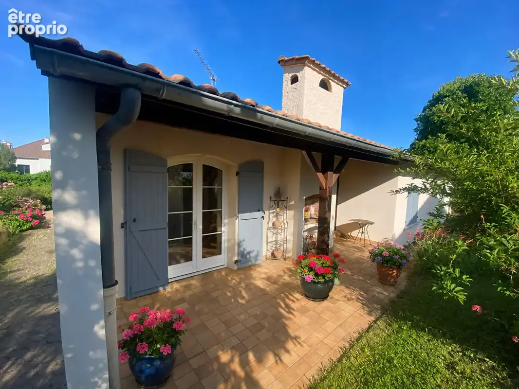 Maison à PERIGNAT-LES-SARLIEVE