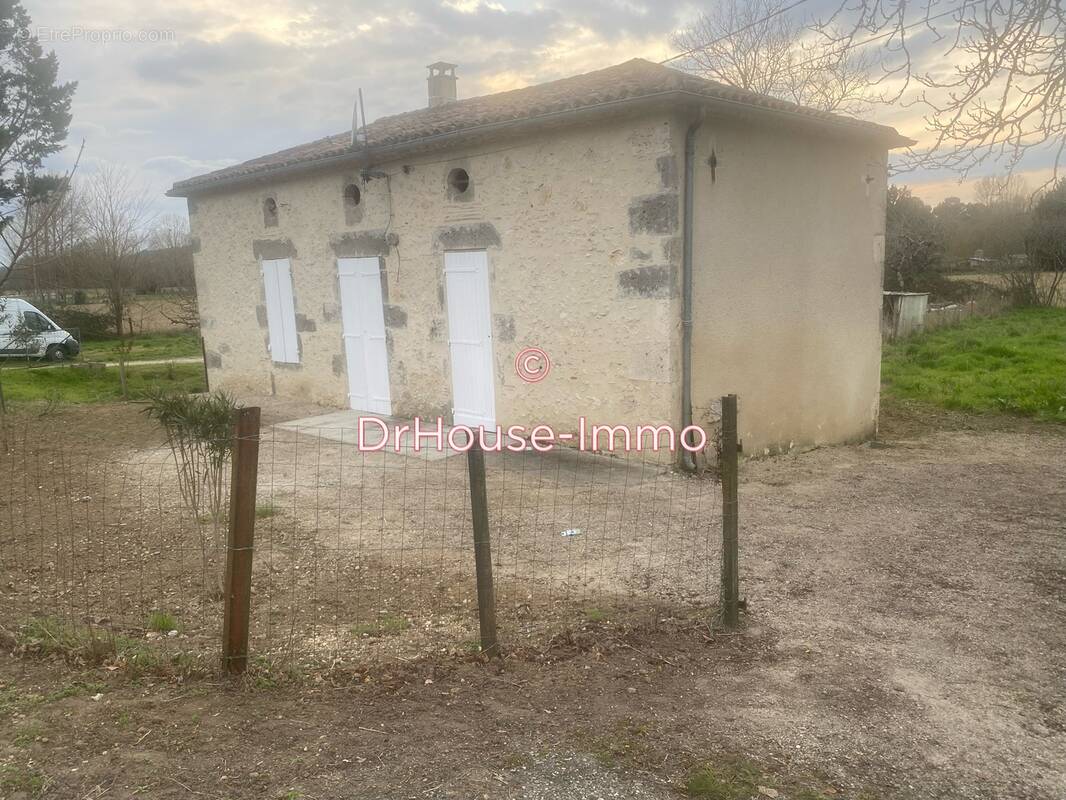 Maison à FEUGAROLLES