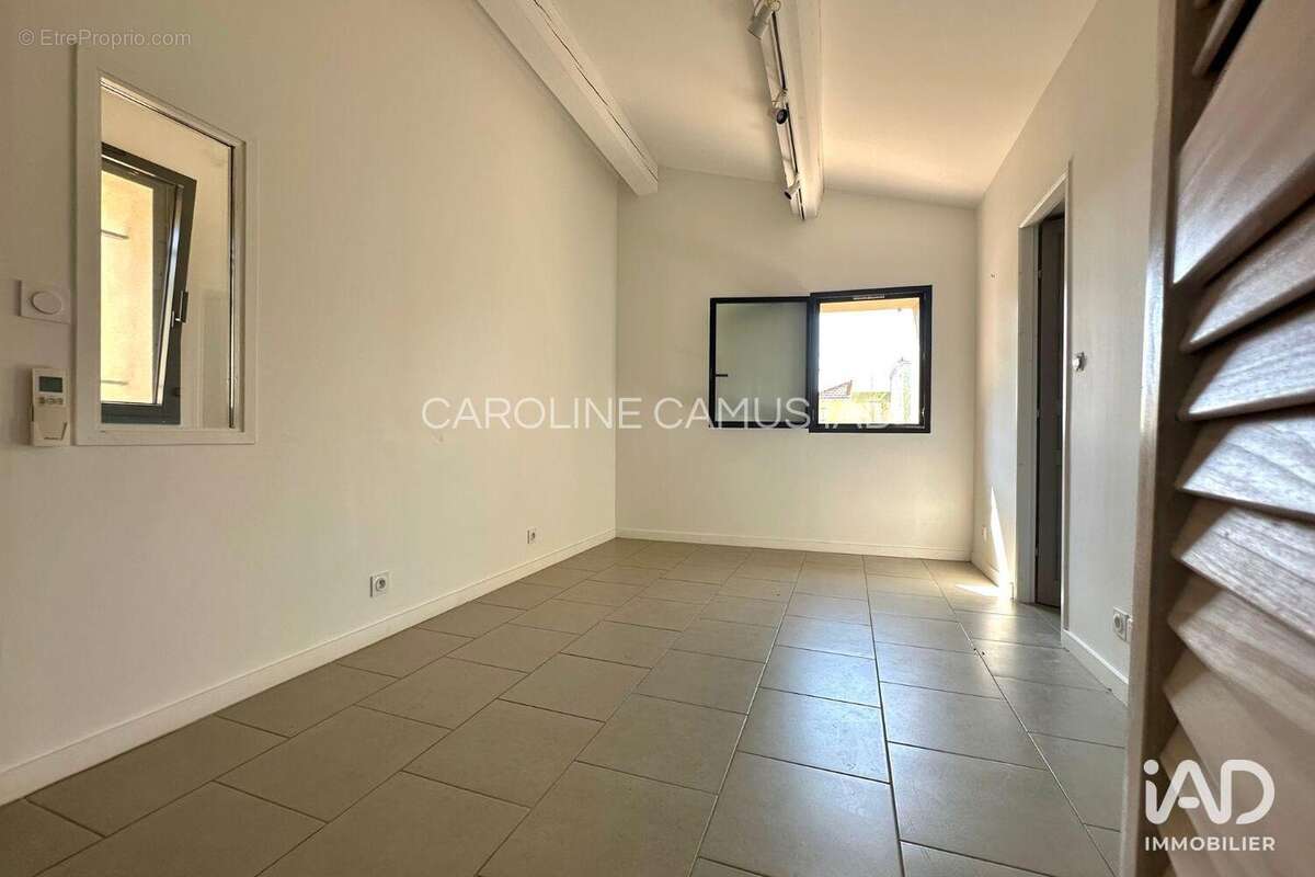 Photo 8 - Commerce à SANARY-SUR-MER