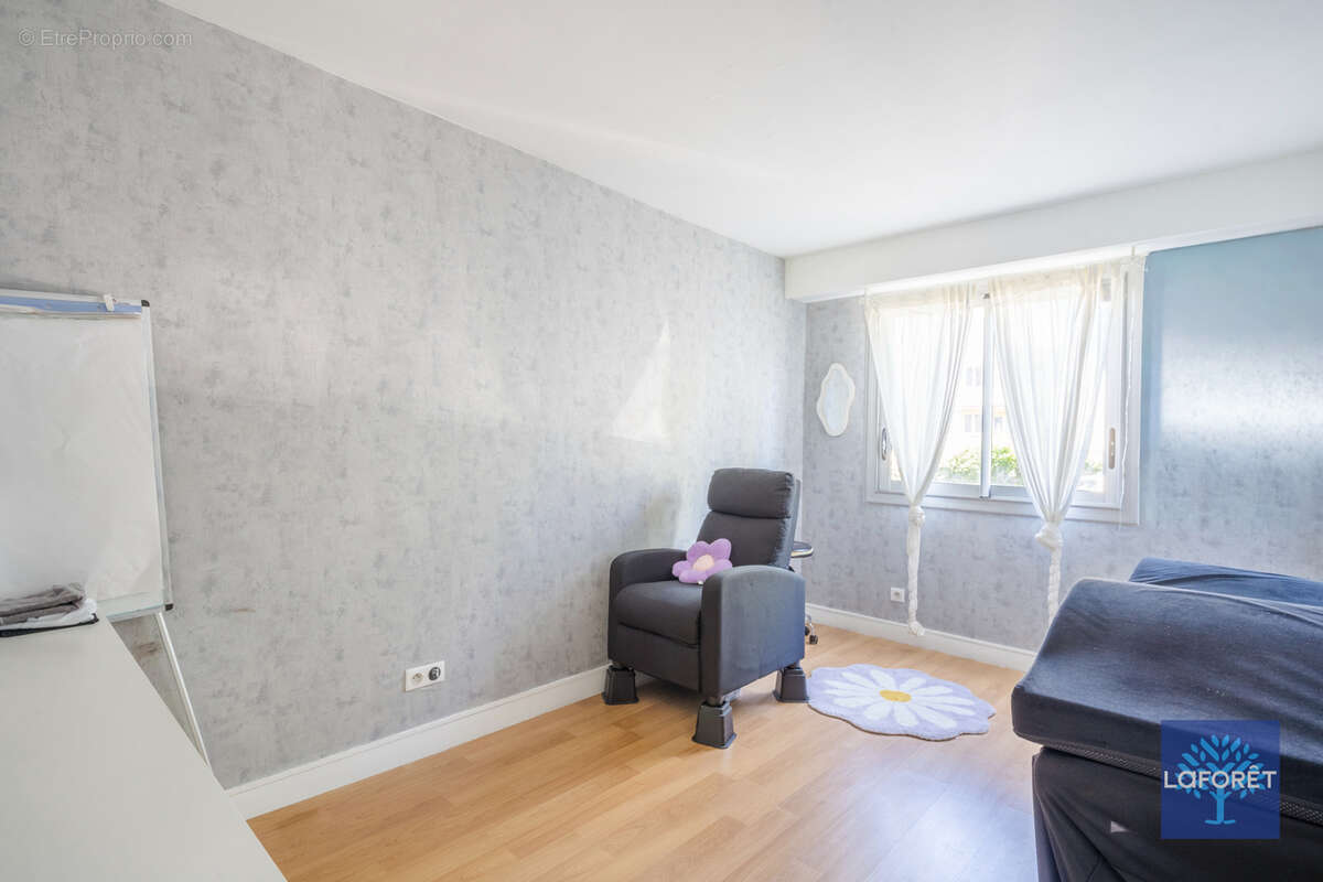 Appartement à LES PAVILLONS-SOUS-BOIS