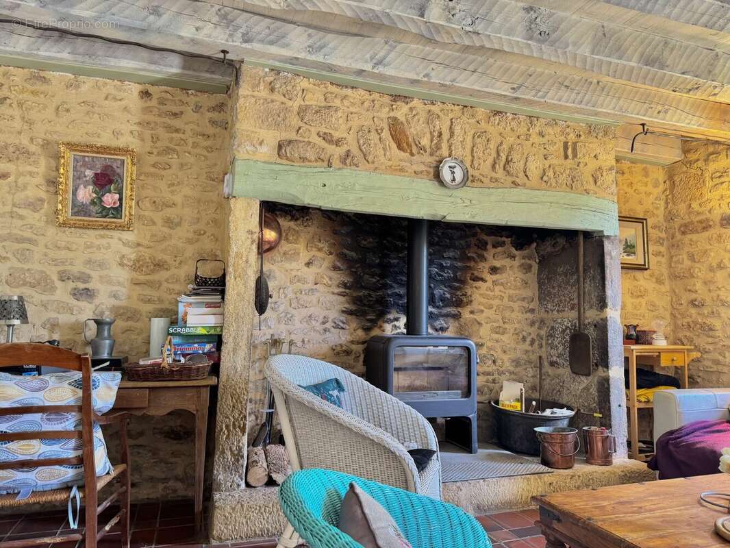 Maison à SAINT-CHAMASSY