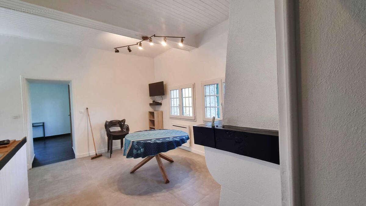 Très beau château datant du XVI ème entièrement rénové au milieu de 50 hectares et ses trois lacs situé dans l - photo 54