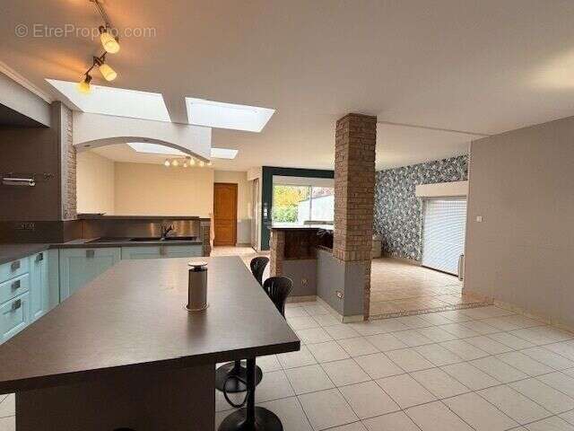 Maison à QUIEVRECHAIN