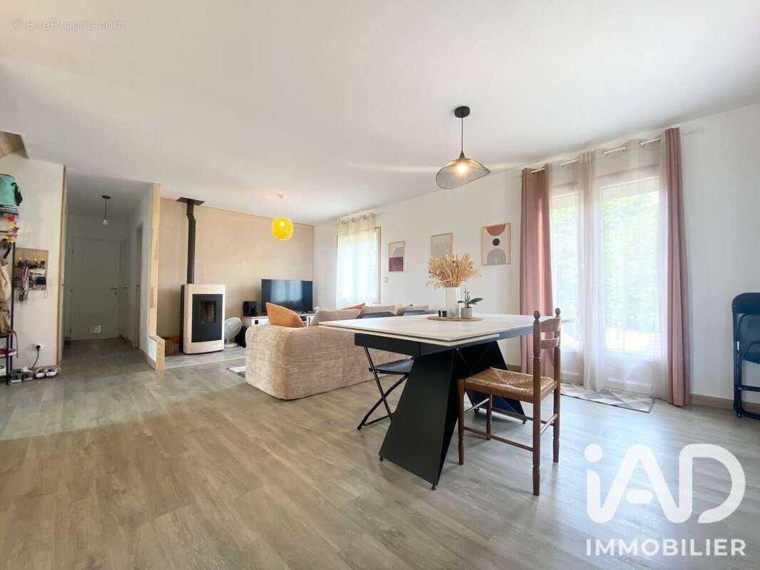 Maison 102 m² à La Loupe  - photo 6