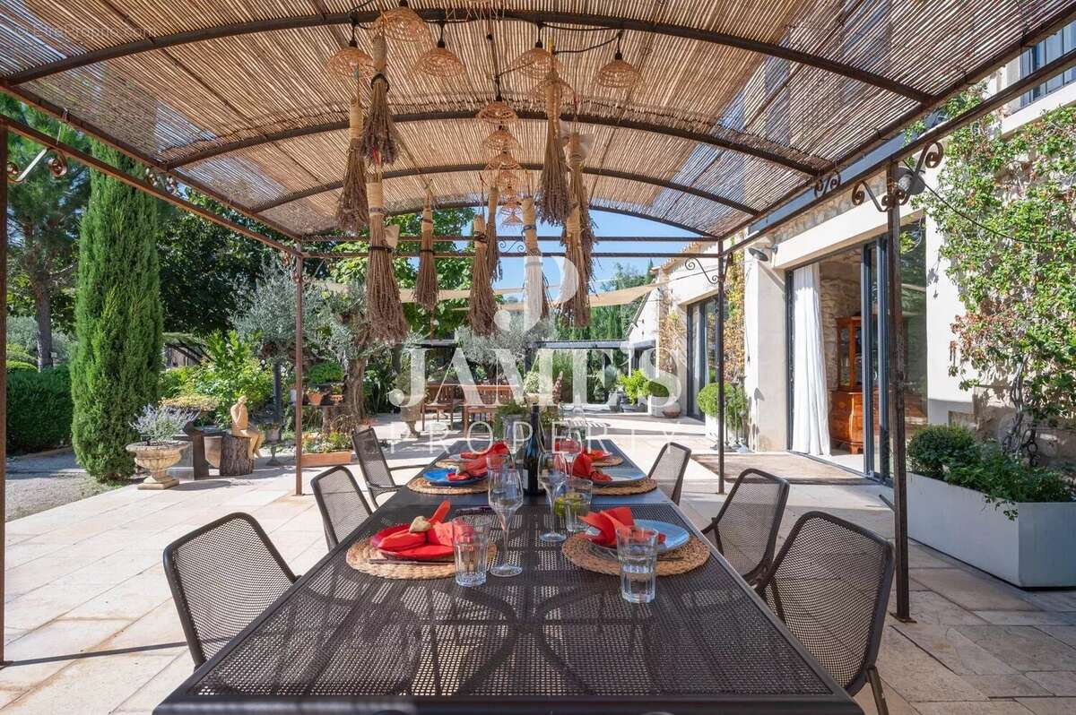 Maison 350 m² à Saint-Remy-De-Provence  - photo 3