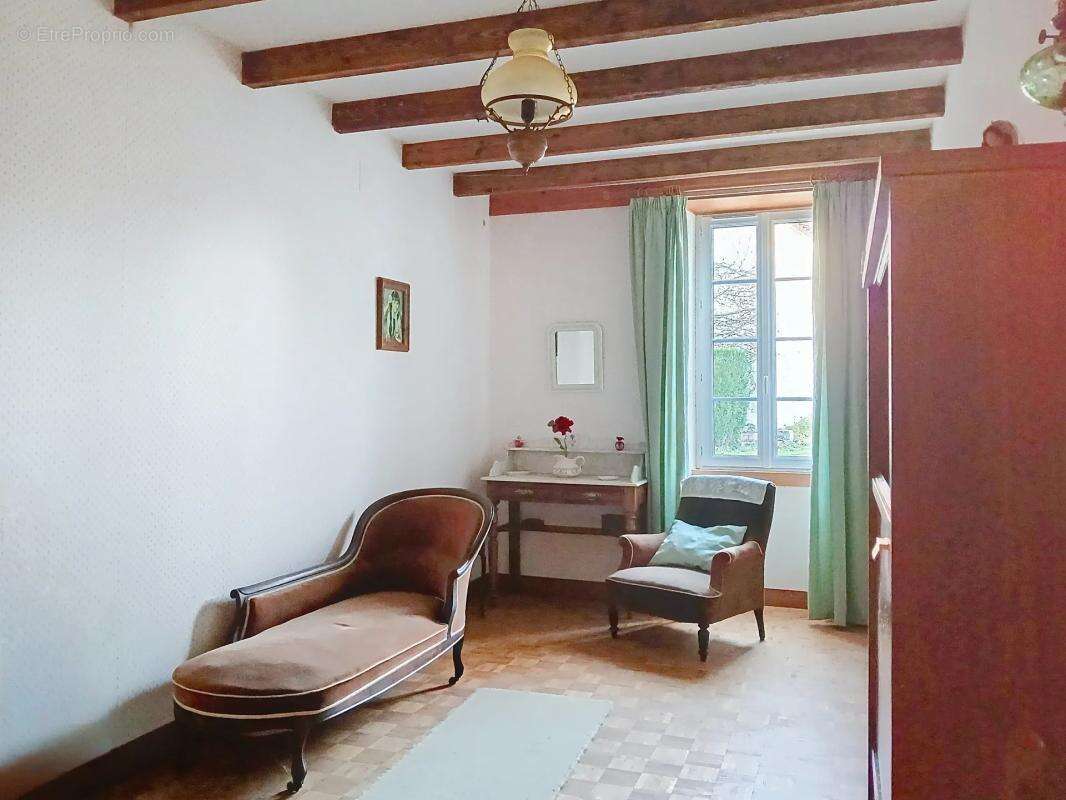 Maison à BARBEZIEUX-SAINT-HILAIRE