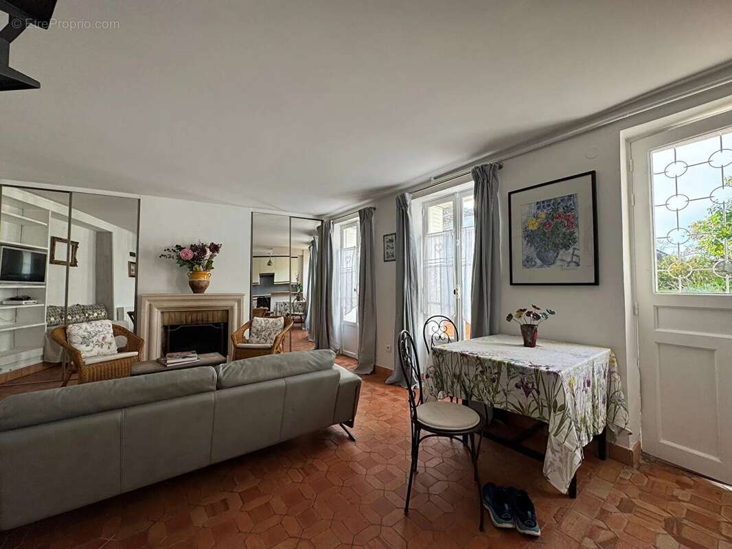 Maison à FEUCHEROLLES