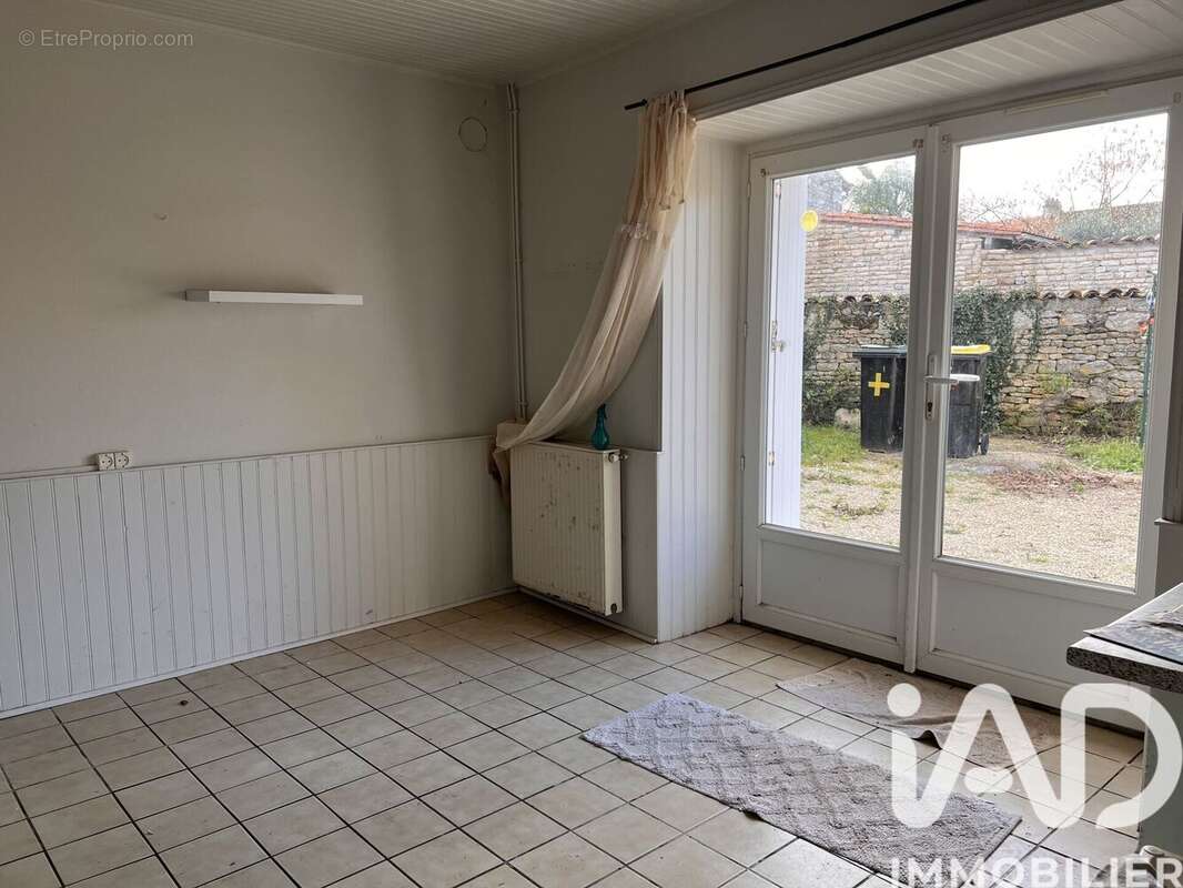 Photo 3 - Maison à SALLES-DE-VILLEFAGNAN