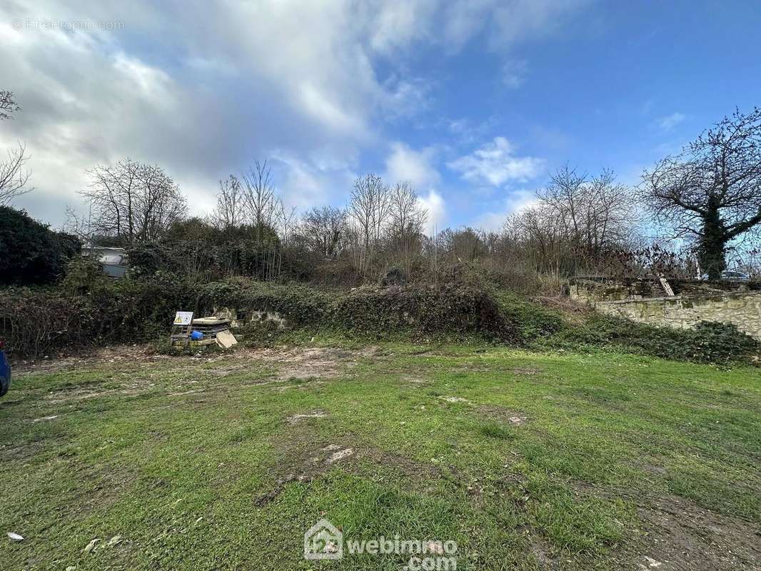 Terrain à bâtir d'une superficie de 700 m² - Terrain à CHEVREGNY