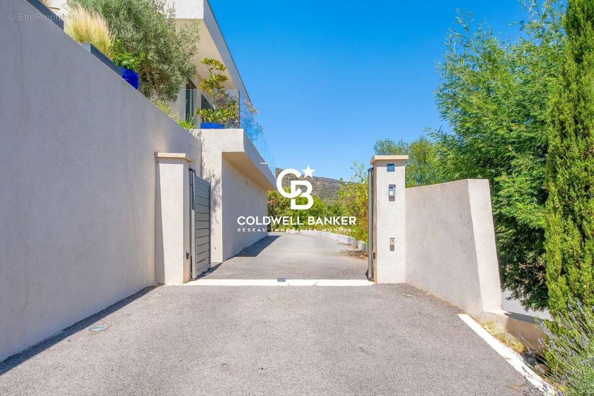 Villa contemporaine vue mer, Golf de Valcros - 83250 La Londe-les-Maures - photo 22
