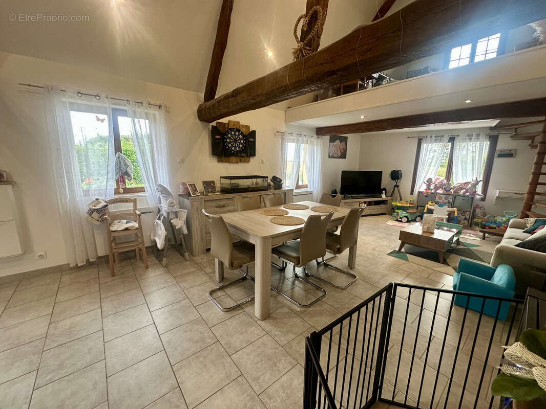 Maison à SAINTE-AGATHE-D'ALIERMONT