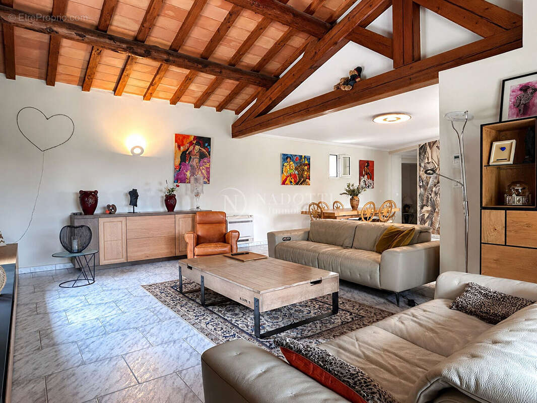 Caumont sur Durance - Superbe Villa  en colline  de 230 m2 avec piscine - photo 4
