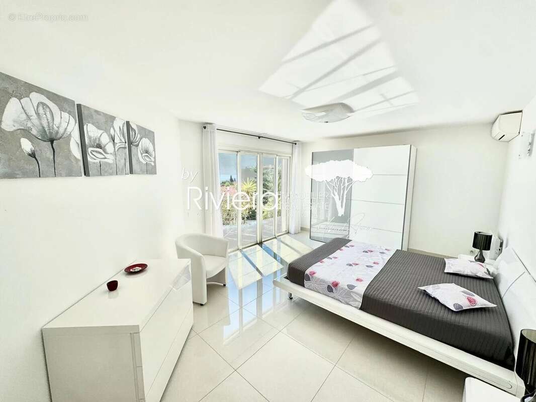 Cavalaire   propriété 309m2 vue mer, piscine & proche plages - photo 17