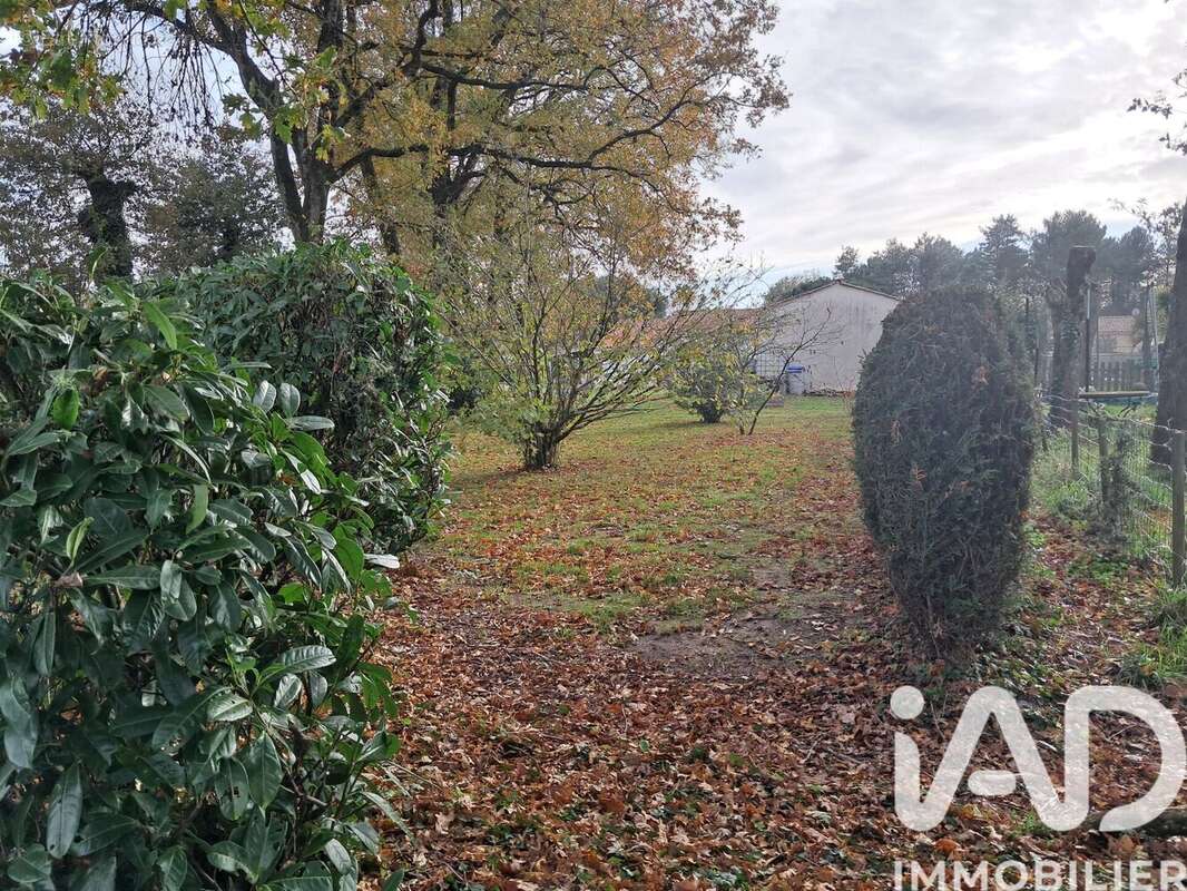 Terrain 712 m² à Sainte-Foy  - photo 5