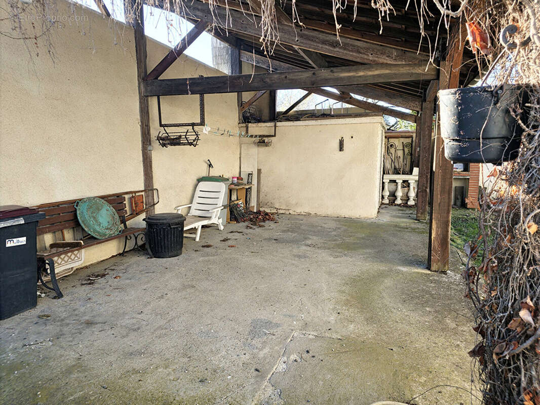 Maison à LAVERNOSE-LACASSE