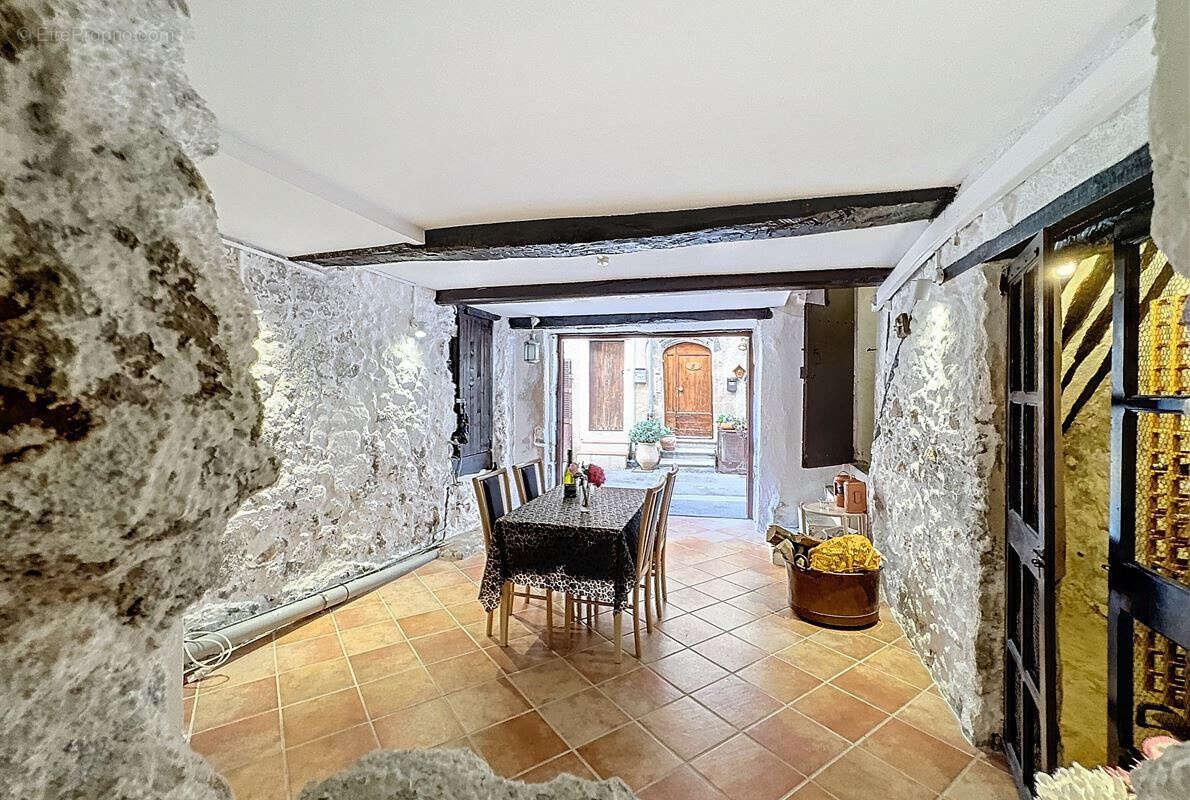 Maison de village de 175m2 avec terrasse. - photo 4