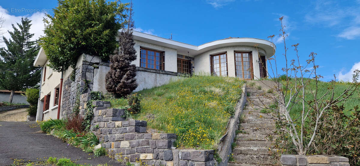 Maison à PERIGNAT-LES-SARLIEVE