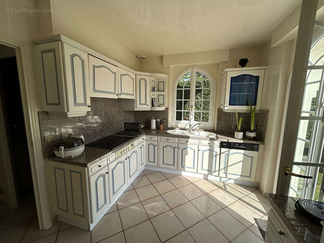 Maison à L'HAY-LES-ROSES