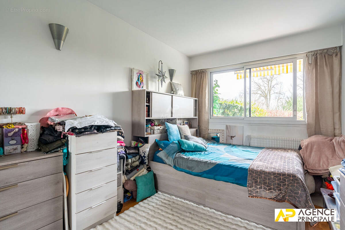 Appartement à LE MESNIL-LE-ROI