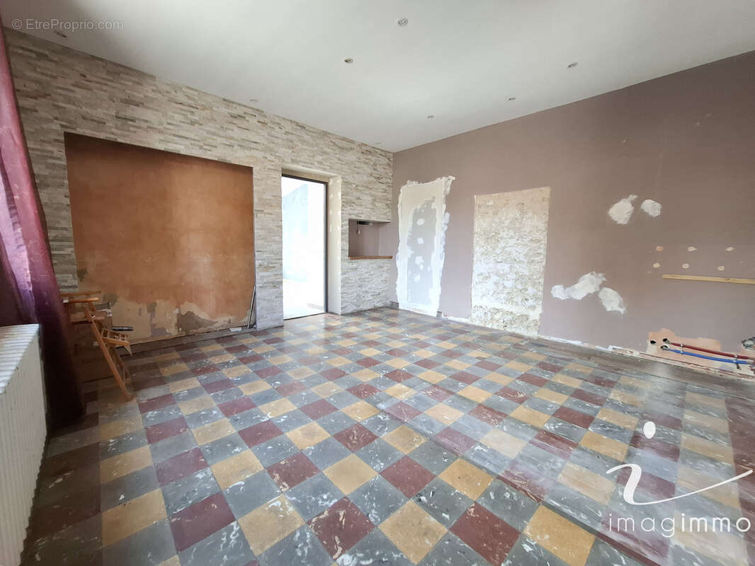 Maison de village de type avec 3 chambres, 2 pièces d'eau et une cour ! - photo 5