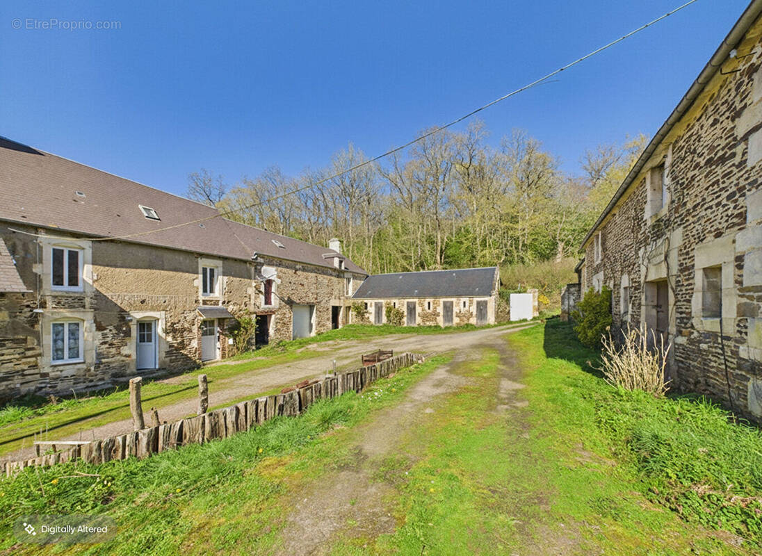 Maison à FONTAINE-LE-PIN