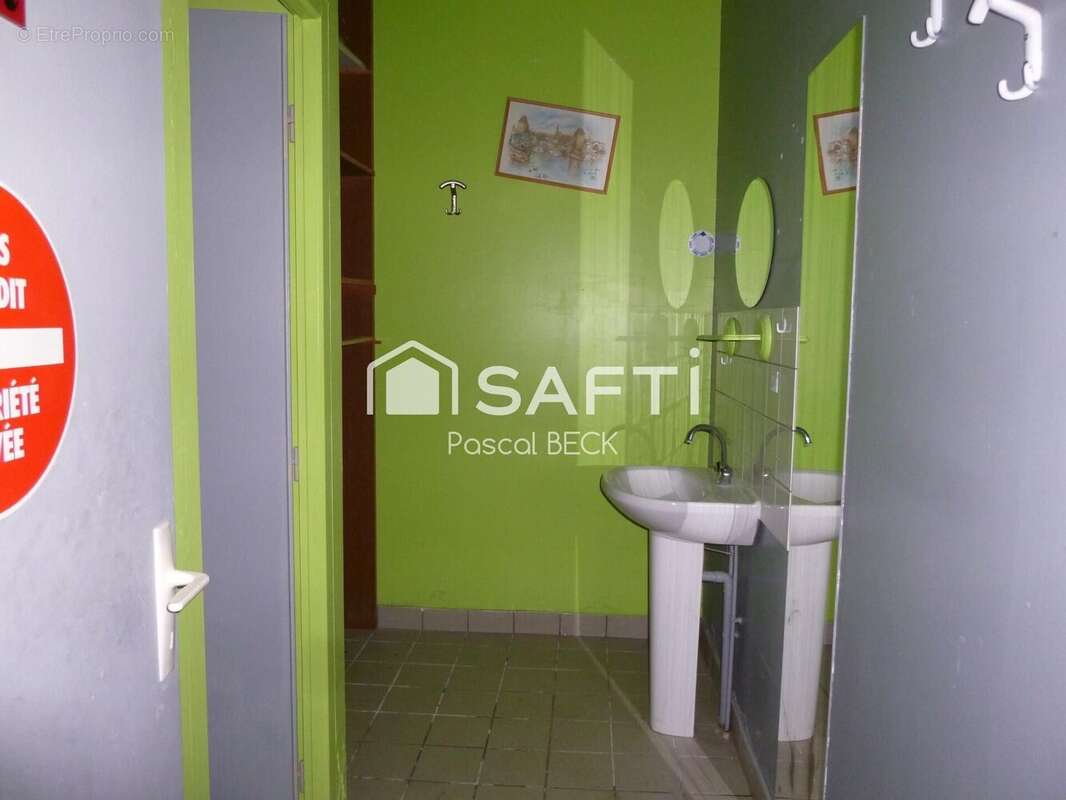 Photo 9 - Commerce à GONDREVILLE