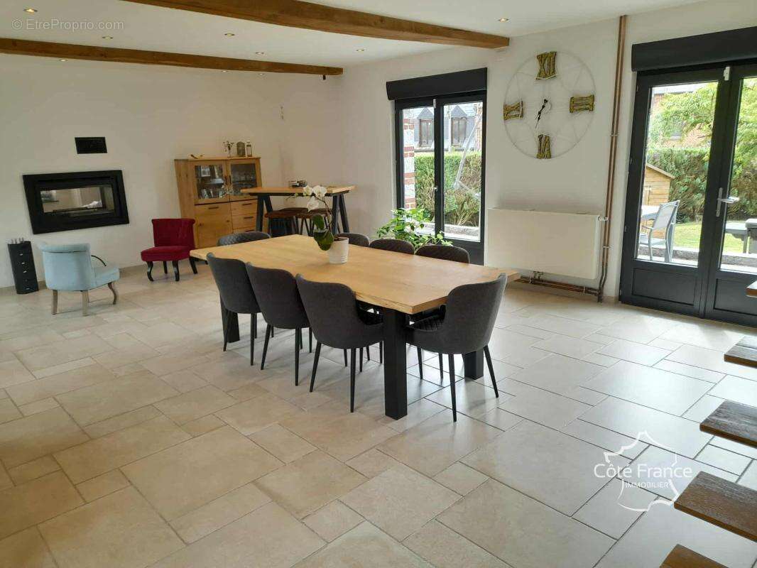 Maison à FLOYON