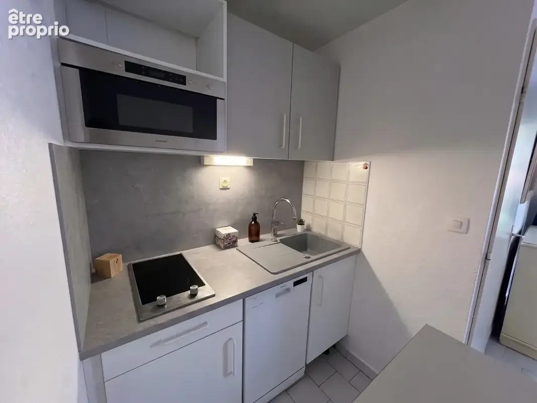 Le cap d’agde – appartement meublé avec vraie cabine fermée à fenêtre  grande loggia fermée modulable 10 m²  vue jardin & piscin - photo 4