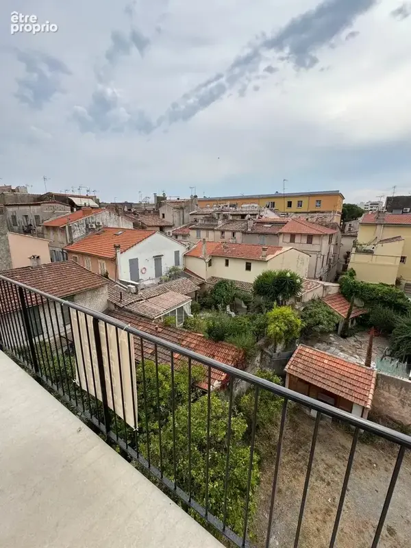 Vieil Antibes: Superbe 3 Pièces rénové - 2ème étage - Balcon - Vue dégagée - photo 7