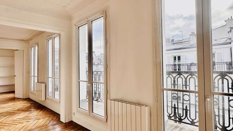 Appartement à PARIS-17E