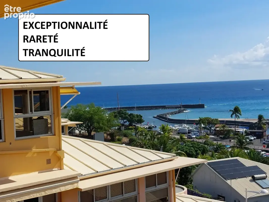 Vue sur le port de saint gilles les bains - photo 2