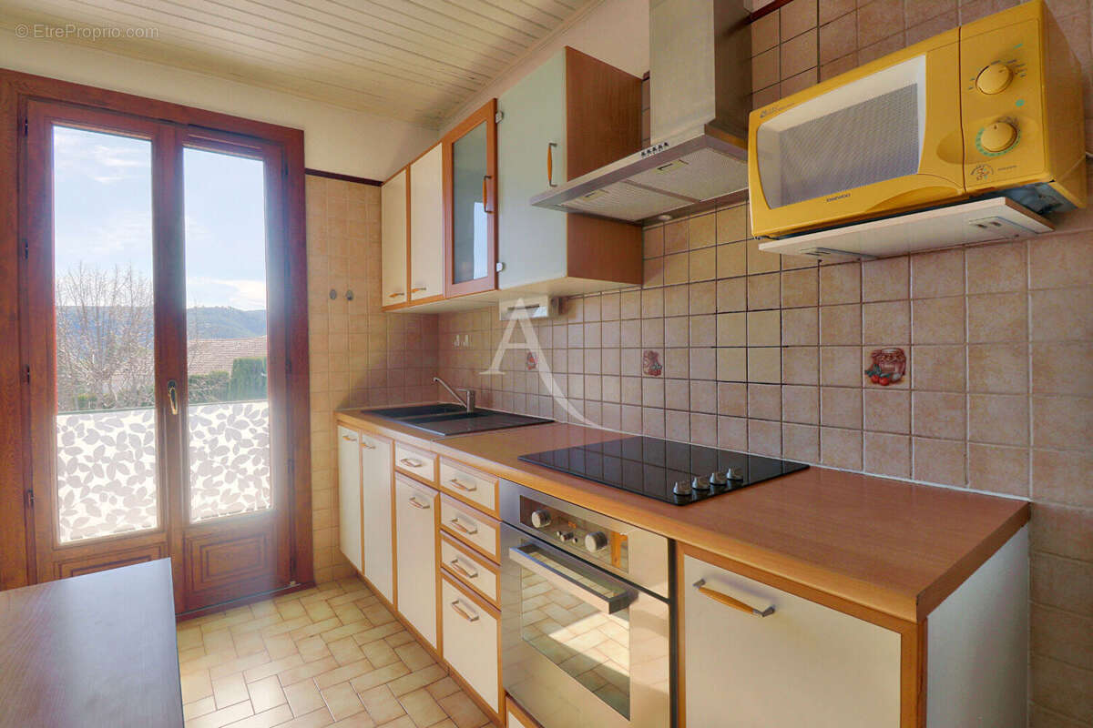 Appartement à GREOUX-LES-BAINS