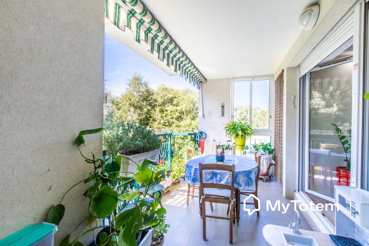 Appartement à SAINT-LAURENT-DU-VAR