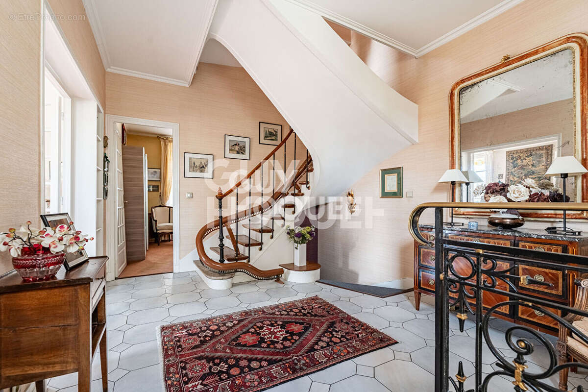 Maison à COURBEVOIE