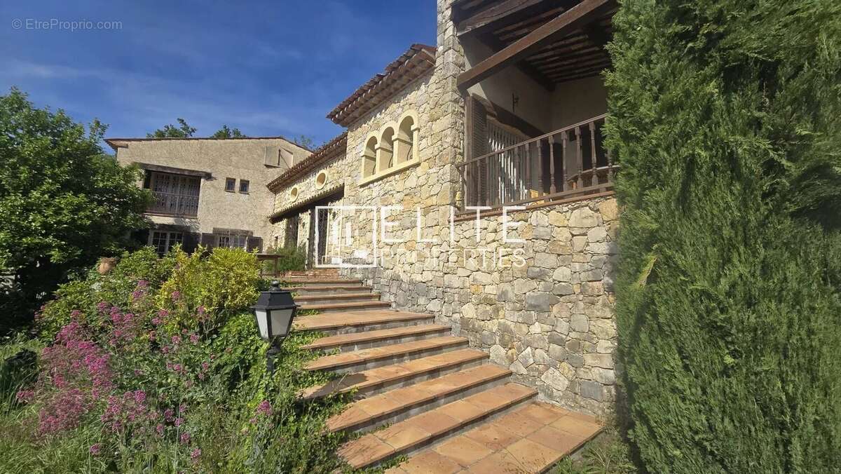 Maison à MOUANS-SARTOUX