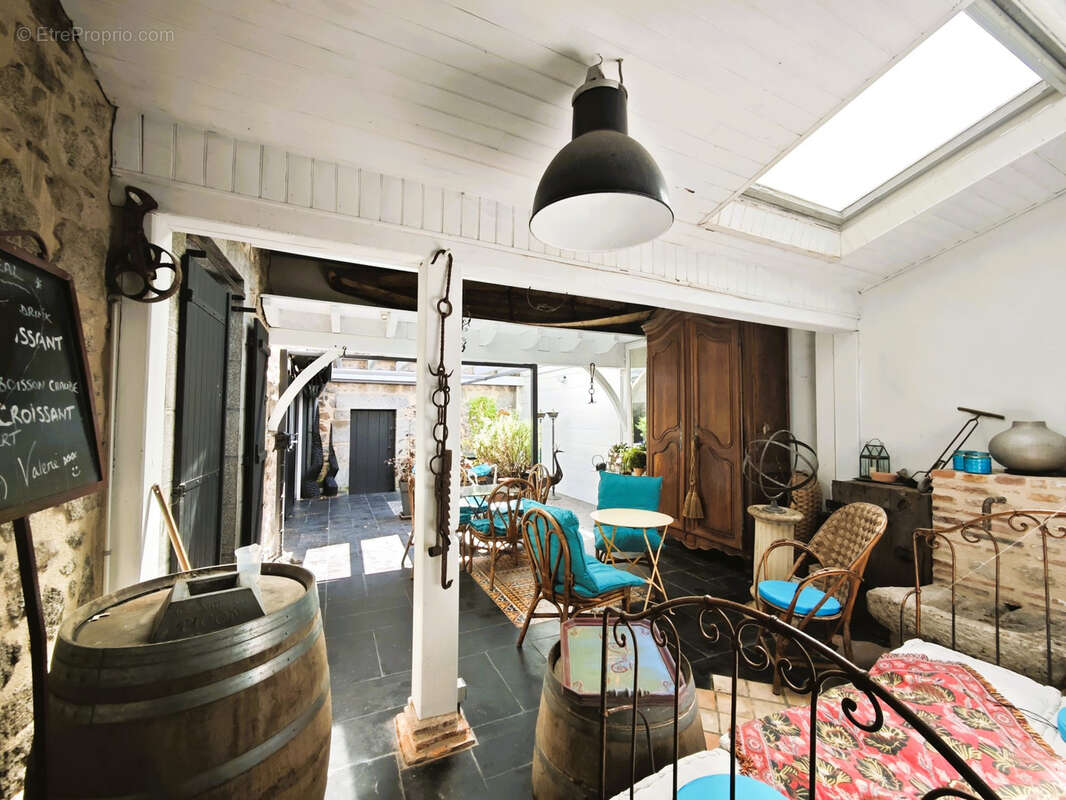 Commerce à SAINT-ESTEPHE