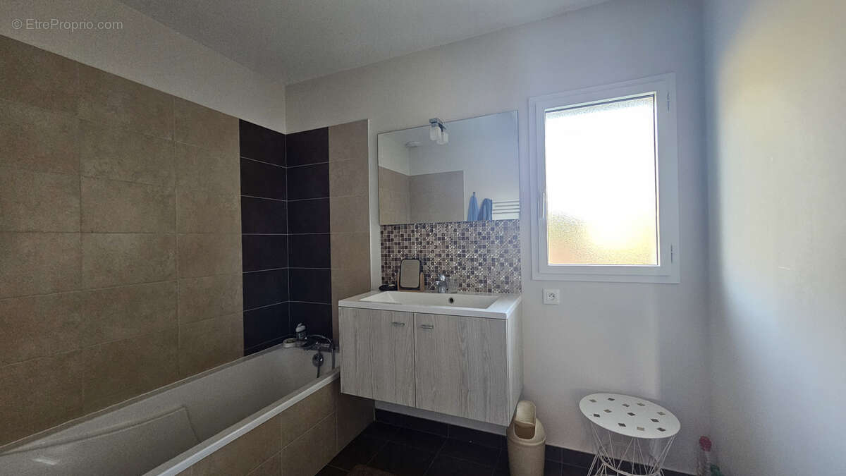 Maison à SAINT-ERBLON