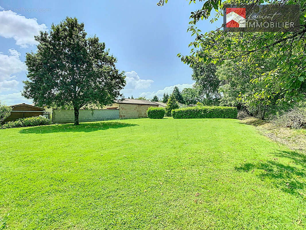 Terrain à PONT-DE-VAUX