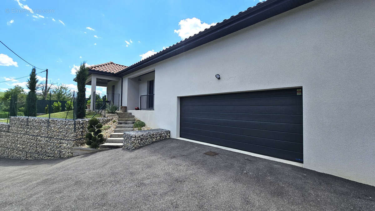 Maison à SAINT-GENIX-SUR-GUIERS