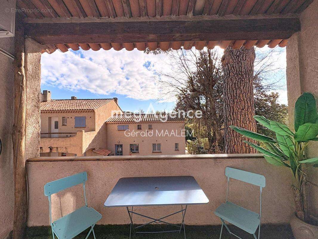 Appartement à ROQUEBRUNE-SUR-ARGENS
