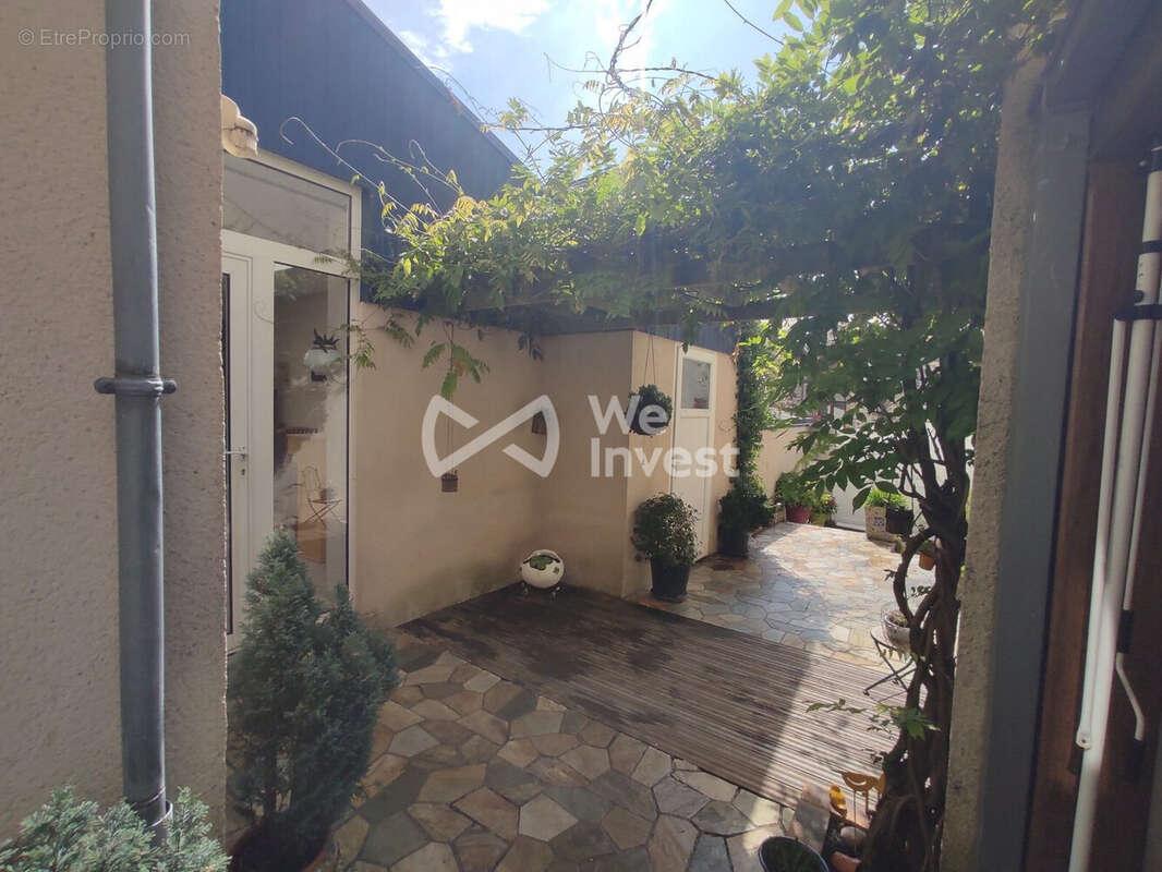 Maison à MONTSURS