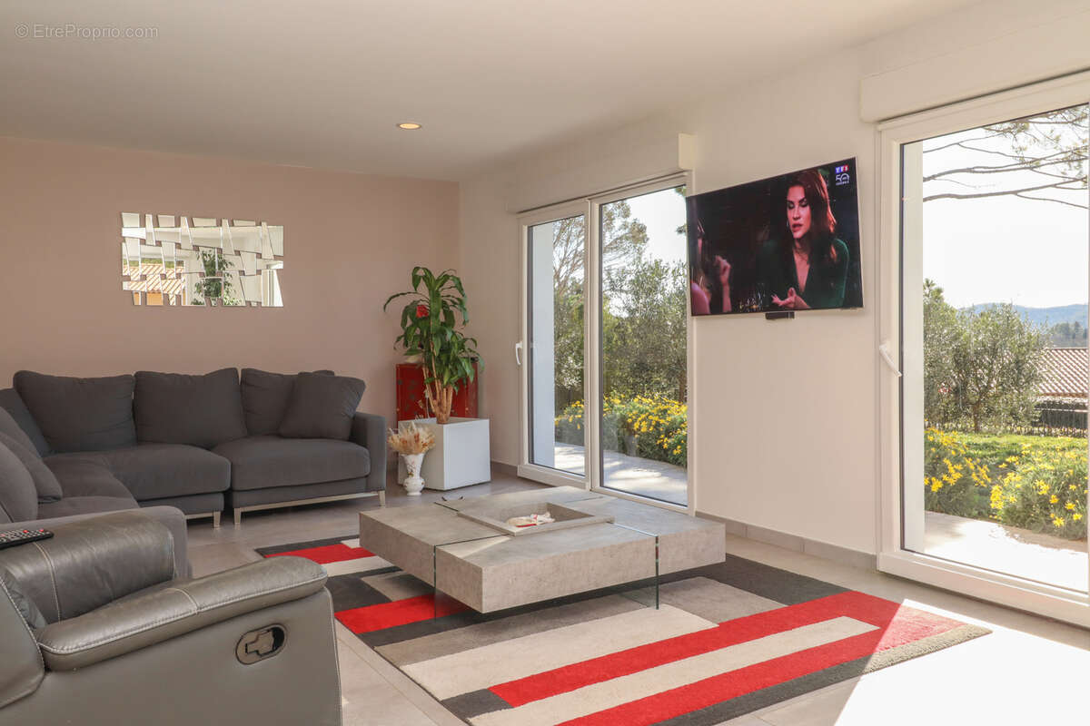 Maison à BAGNOLS-EN-FORET