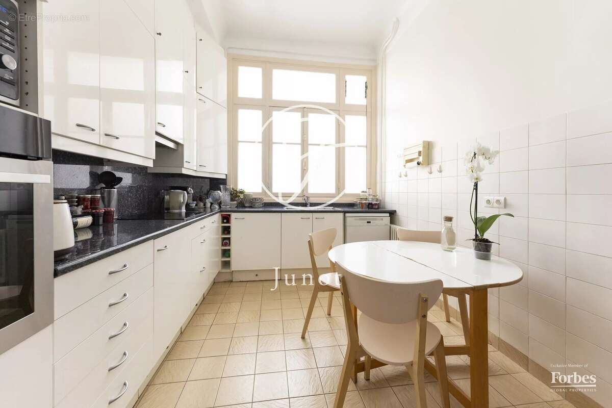 Appartement à PARIS-7E
