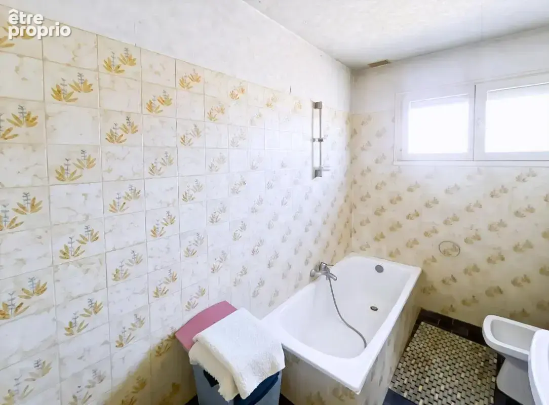  Maison à rénover avec sous-sol, véranda et combles aménageables  Beau potentiel, idéal projet familial ou investissement immobi - photo 10