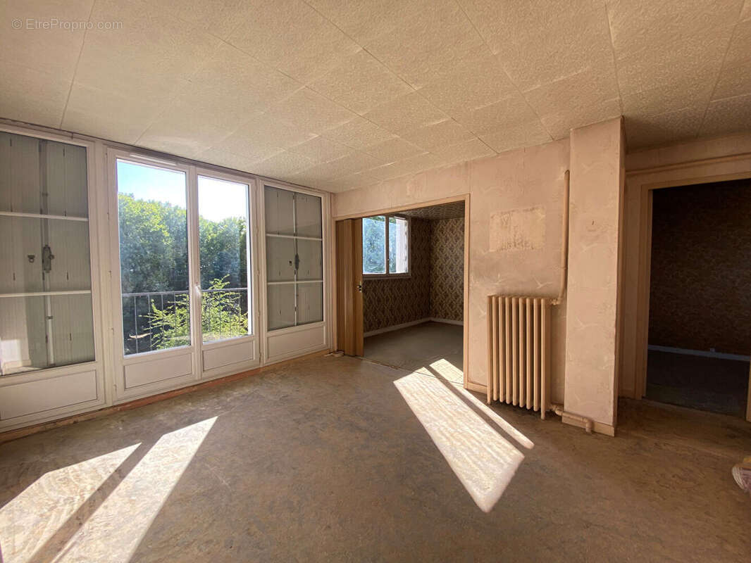 Appartement à SAINTE-GENEVIEVE-DES-BOIS