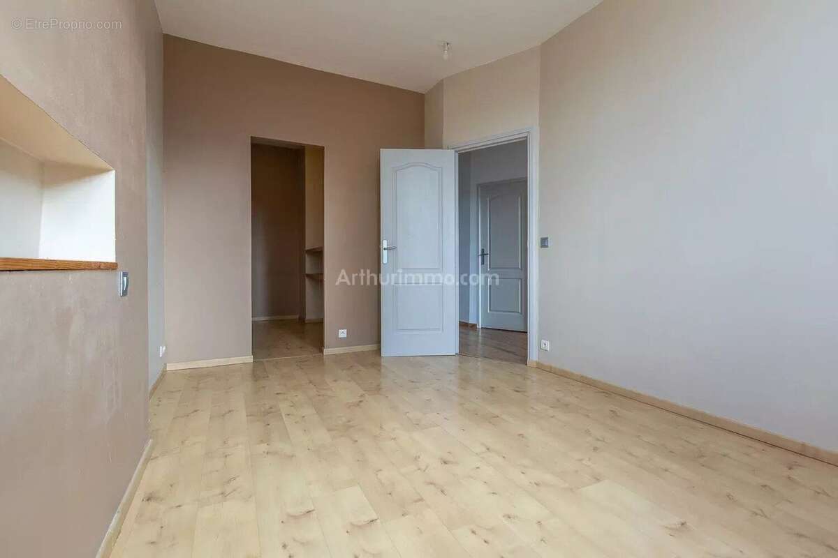 Appartement à SAINT-CLAIR-DE-LA-TOUR