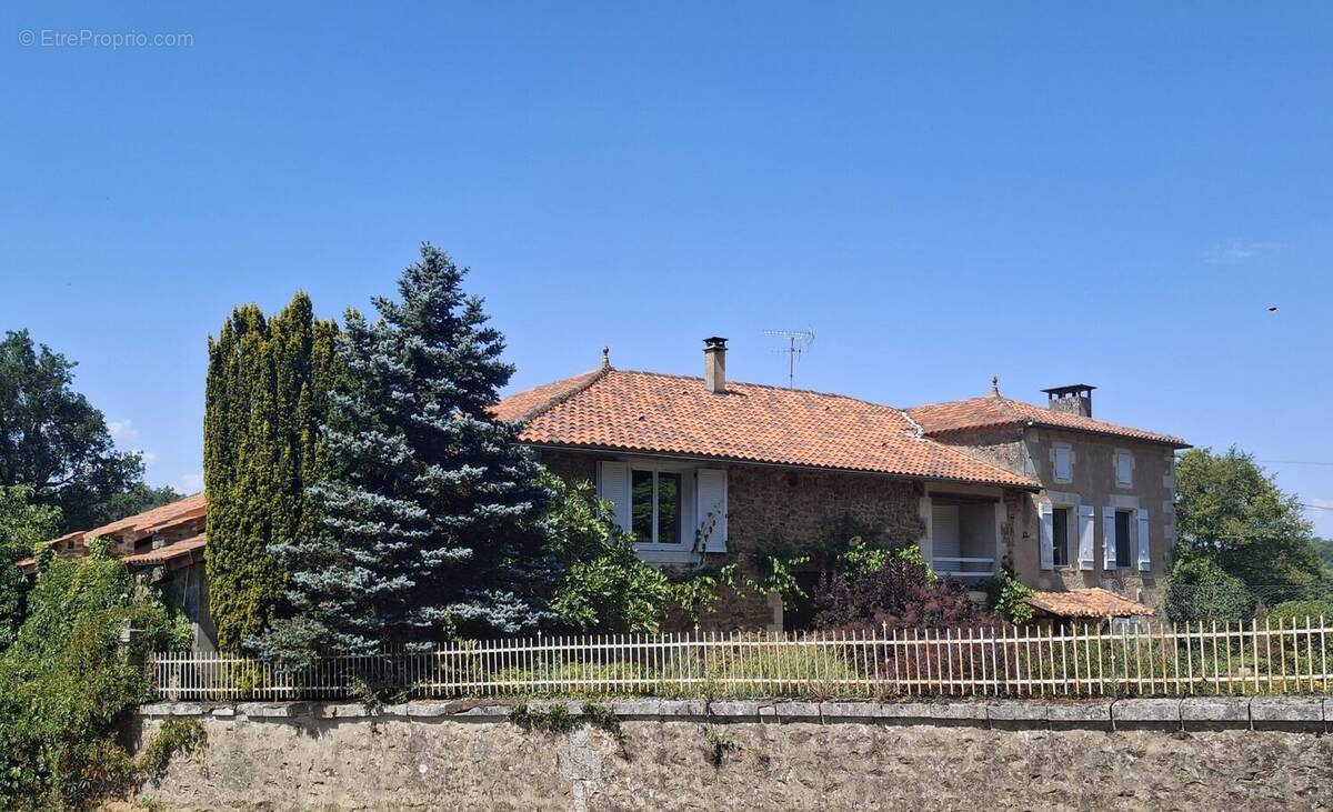 Maison à CHASSENEUIL-SUR-BONNIEURE