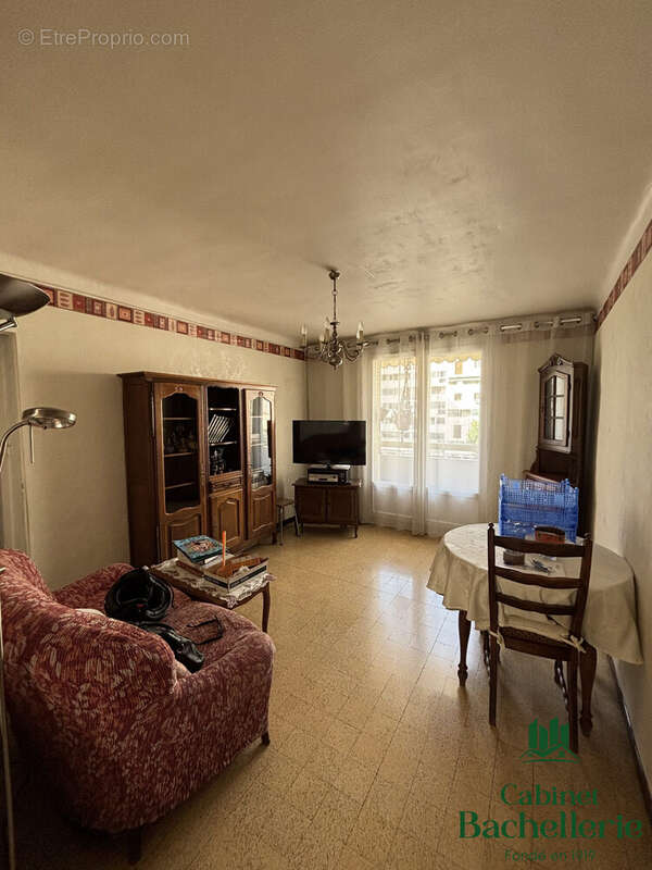 Appartement à MARSEILLE-4E