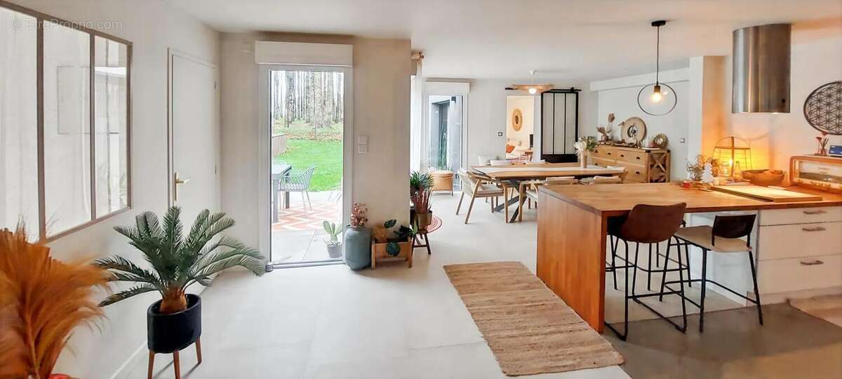 Maison à LA CHAPELLE-CHAUSSEE